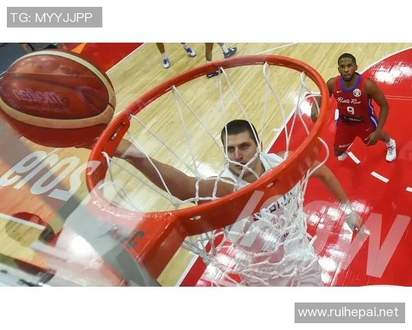 篮球迷与篮球明星的激情碰撞共同书写篮球传奇的故事